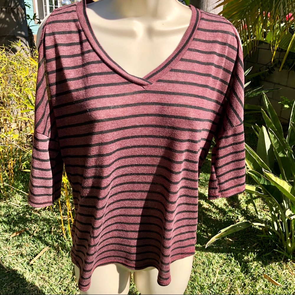 Small Cold Shoulder π€ 3/4 Sleeved - Picture 5 of 7